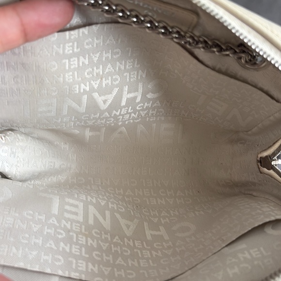 Chanel Cream Quilted Leather Cosmetic Bag - Picture 4 of 10